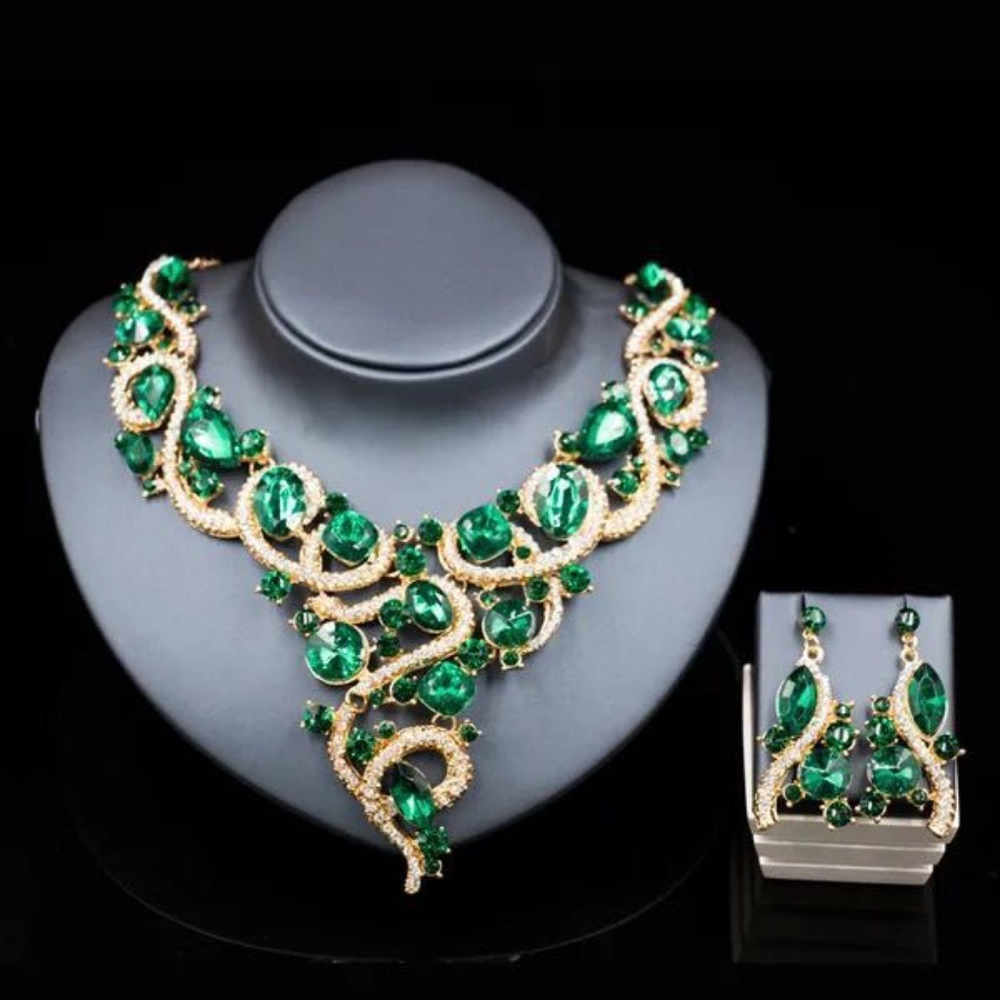 Necklace and earring set